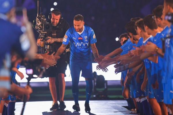 ساعات بعد وصوله.. "نيمار" يصدم جماهير الهلال السعودي